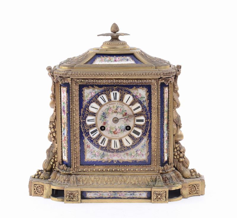 Orologio in bronzo dorato e porcellana di Sevres, periodo Napoleone III, G. Edward & Sons, Glasgow  - Auction Furnishings and Works of Art from Important Private Collections - Cambi Casa d'Aste