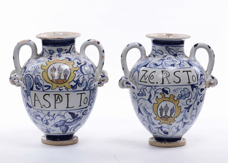 Coppia di brocche in maiolica, XIX secolo  - Auction Furnishings and Works of Art from Important Private Collections - Cambi Casa d'Aste