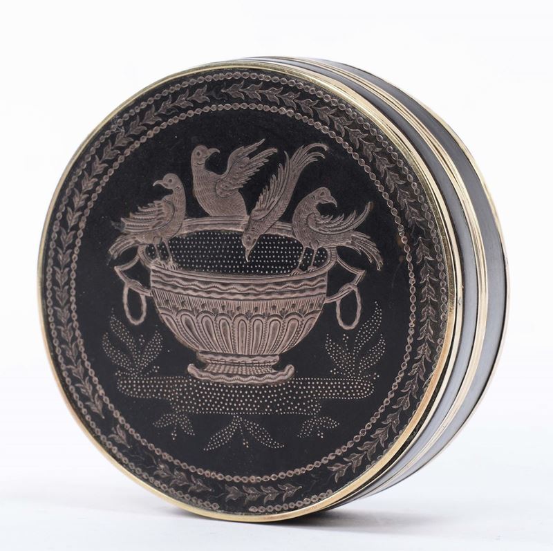 Scatola circolare Luigi XVI in tartaruga e oro  - Asta Arredi e Oggetti d'Arte da Importanti Collezioni Private - Cambi Casa d'Aste