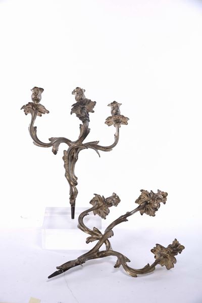 Coppia di Appliques in Stile Luigi XV in Bronzo Dorato a Tre Luci
