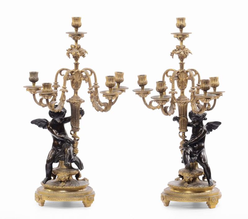 Coppia di candelabri a cinqueluci in bronzo dorato e brunito, XVIII secolo  - Asta Arredi e Oggetti d'Arte da Importanti Collezioni Private - Cambi Casa d'Aste