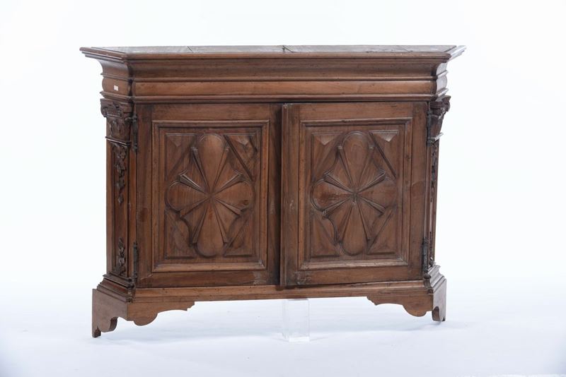 Credenzino pensile a due ante pannellate  - Asta Arredi e Oggetti d'Arte da Importanti Collezioni Private - Cambi Casa d'Aste