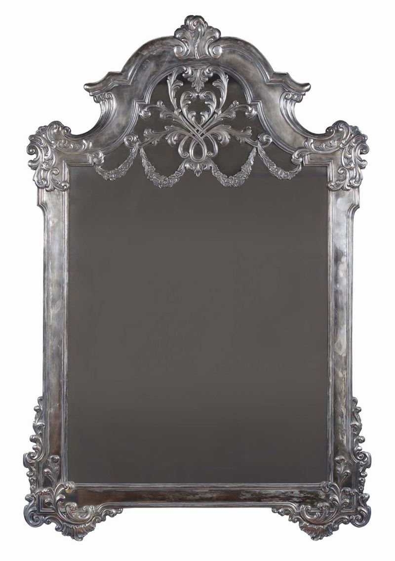 Specchiera in argento sbalzato, Codevilla XX secolo  - Auction Furnishings and Works of Art from Important Private Collections - Cambi Casa d'Aste