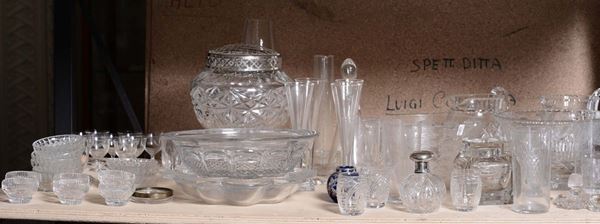 Lotto di vasi in cristallo e altro tra cui vaso Orrefors e centrotavola Lalique
