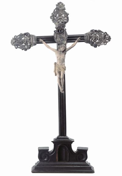 Crocifisso in Legno Scolpito e Laccato, XVIII Secolo