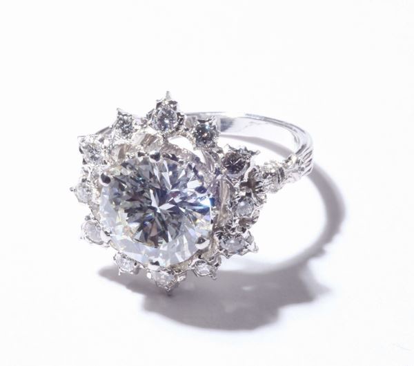 A diamond ring signed Buccellati. Diamond weighing ct.3,00 circa
