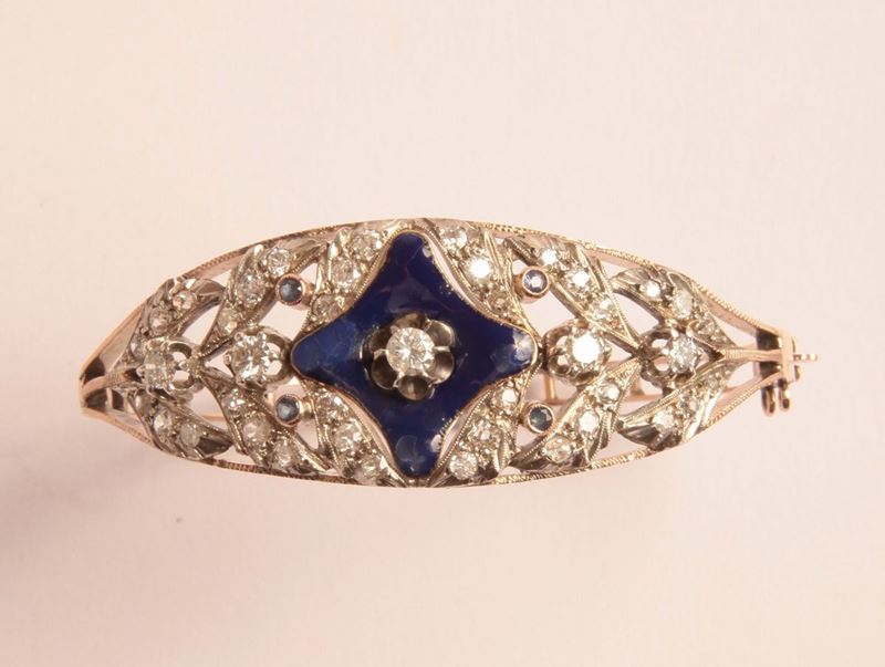 Bangle in stile con diamanti e smalto blu  - Auction Silvers and Jewels - Cambi Casa d'Aste