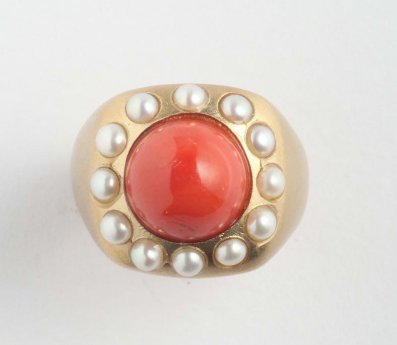 Anello da mignolo con corallo e piccole perle  - Auction Silvers and Jewels - Cambi Casa d'Aste