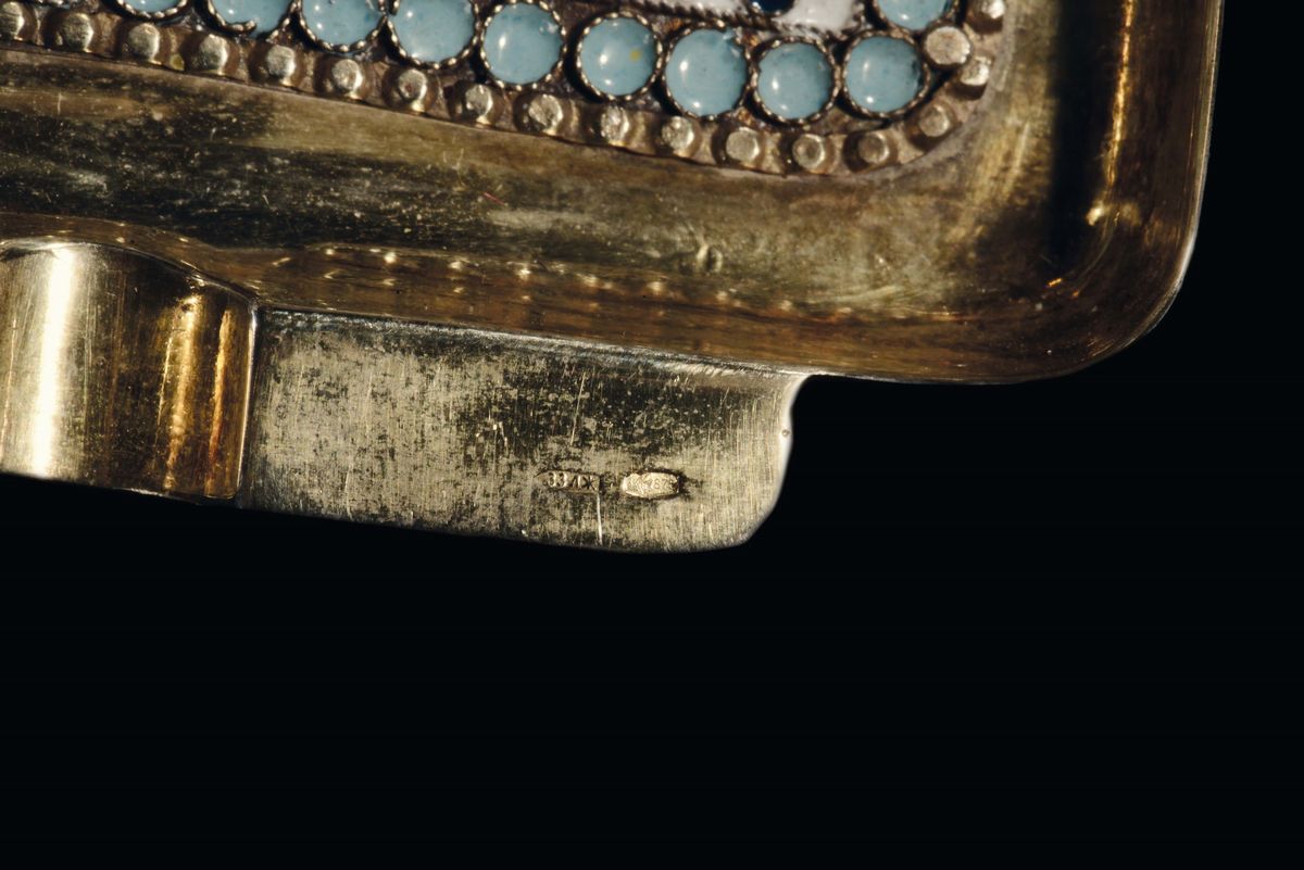 Scatola Contenente Portasigarette, Portafiammiferi e Fiaschetta in Argento Dorato, Smalti Cloison...