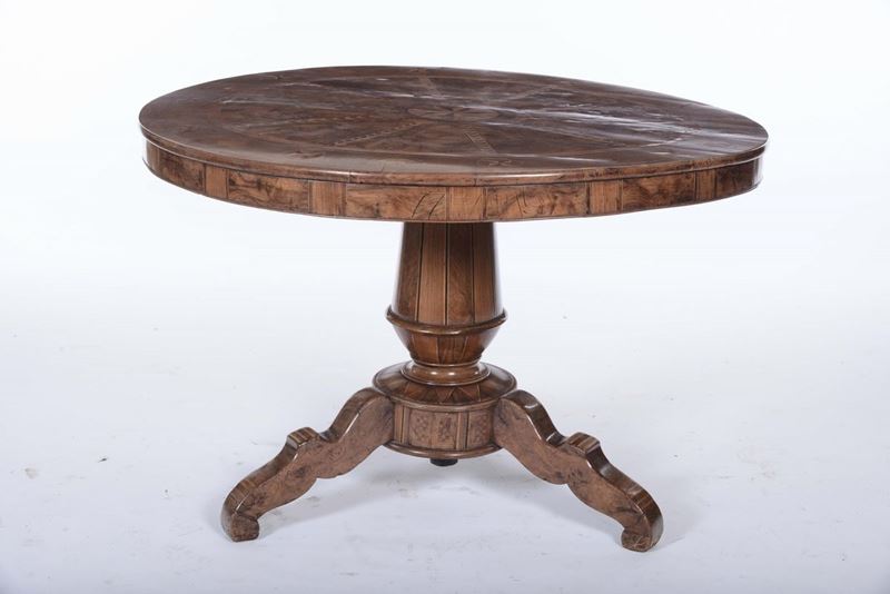 Tavolo circolare interamente lastronato ed intarsiato, XIX secolo  - Auction Furnishings and Works of Art from Important Private Collections - Cambi Casa d'Aste