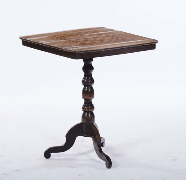 Tavolo sorrentino in legno lastronato ed intarsiato, XIX Secolo