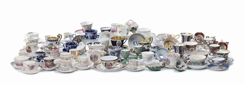 Collezione di tazzine in porcellana  - Asta Arredi e Oggetti d'Arte da Importanti Collezioni Private - Cambi Casa d'Aste