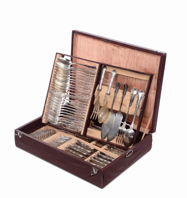 Servizio di posate da dodici in argento entro cassetta