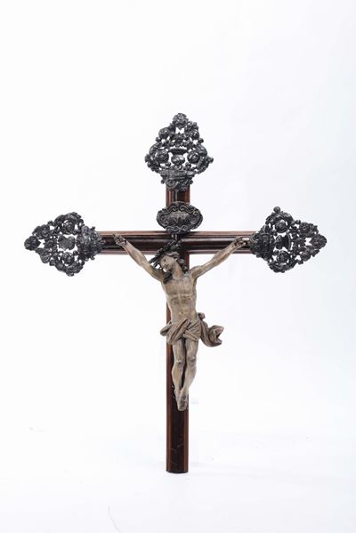 Crocifisso in Legno Intagliato con Canti in Argento, XIX Secolo