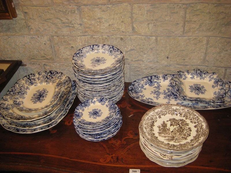 Insieme di piatti da parete  - Asta Arredi e Oggetti d'Arte da Importanti Collezioni Private - Cambi Casa d'Aste