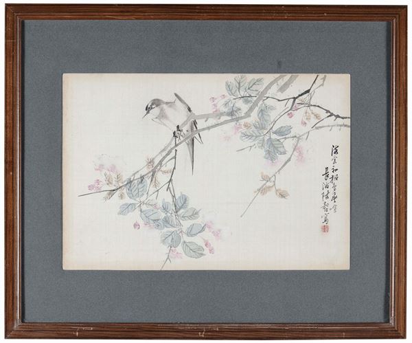 Lotto di tre acquerelli su seta raffiguranti fiori con animali, firmati, Cina, XX secolo