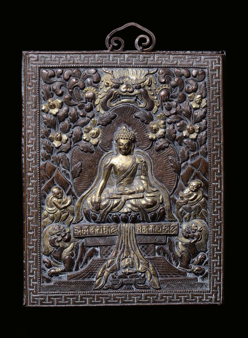 An embossed copper “Buddha” plate, China, Qing Dynasty, 18th century  - Auction Fine Chinese Works of Art - II - Cambi Casa d'Aste