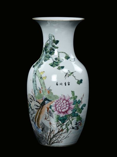 Vaso in Porcellana Policroma con Decoro Naturalistico, Cina, XX Secolo
