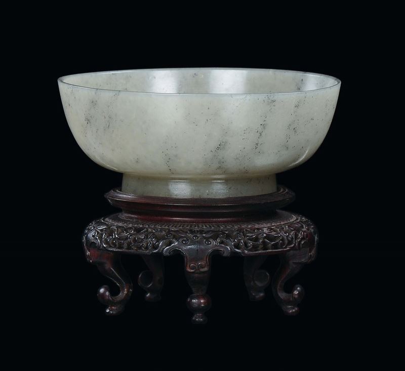 A pale jade cup, China, Qing Dynasty, 19th century  - Auction Fine Chinese Works of Art - II - Cambi Casa d'Aste