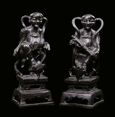 Lotto Composto da Due Figure di Attendenti in Bronzo, Cina, Dinastia Ming, XVII Secolo