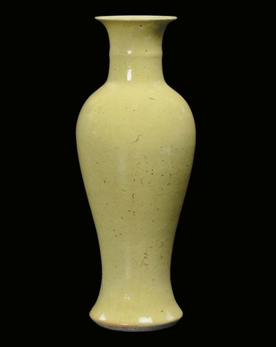 Vaso in Porcellana Gialla, Cina XX Secolo