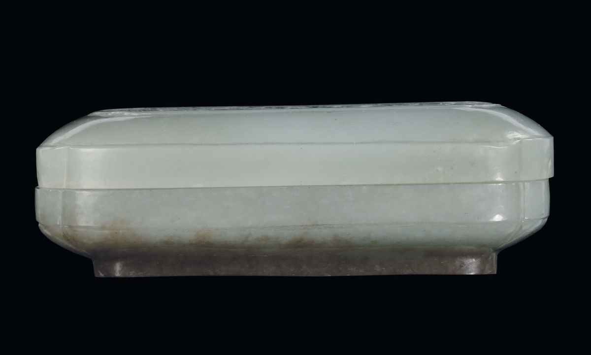 Scatola in Giada Celadon Incisa a Motivi Floreali a Forma Rettangolare con Angoli Lobati, Cina Di...