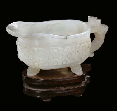 Piccolo Versatoio in Giada Bianca, Cina, Dinastia Qing, Periodo Qianlong, (1736-1795)