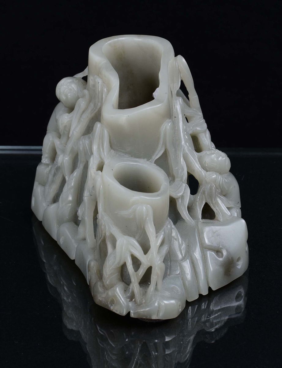 Sciacquapennelli in Giada Celadon a Motivi Naturalistici, Cina, Dinastia Qing, XIX Secolo
