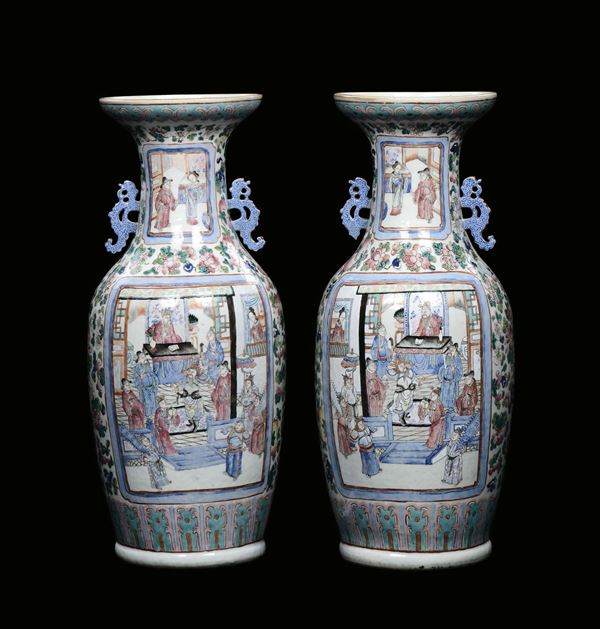 A pair of polycrome Famille-Rose porcelain vases, China, Qing Dynasty, 19th century