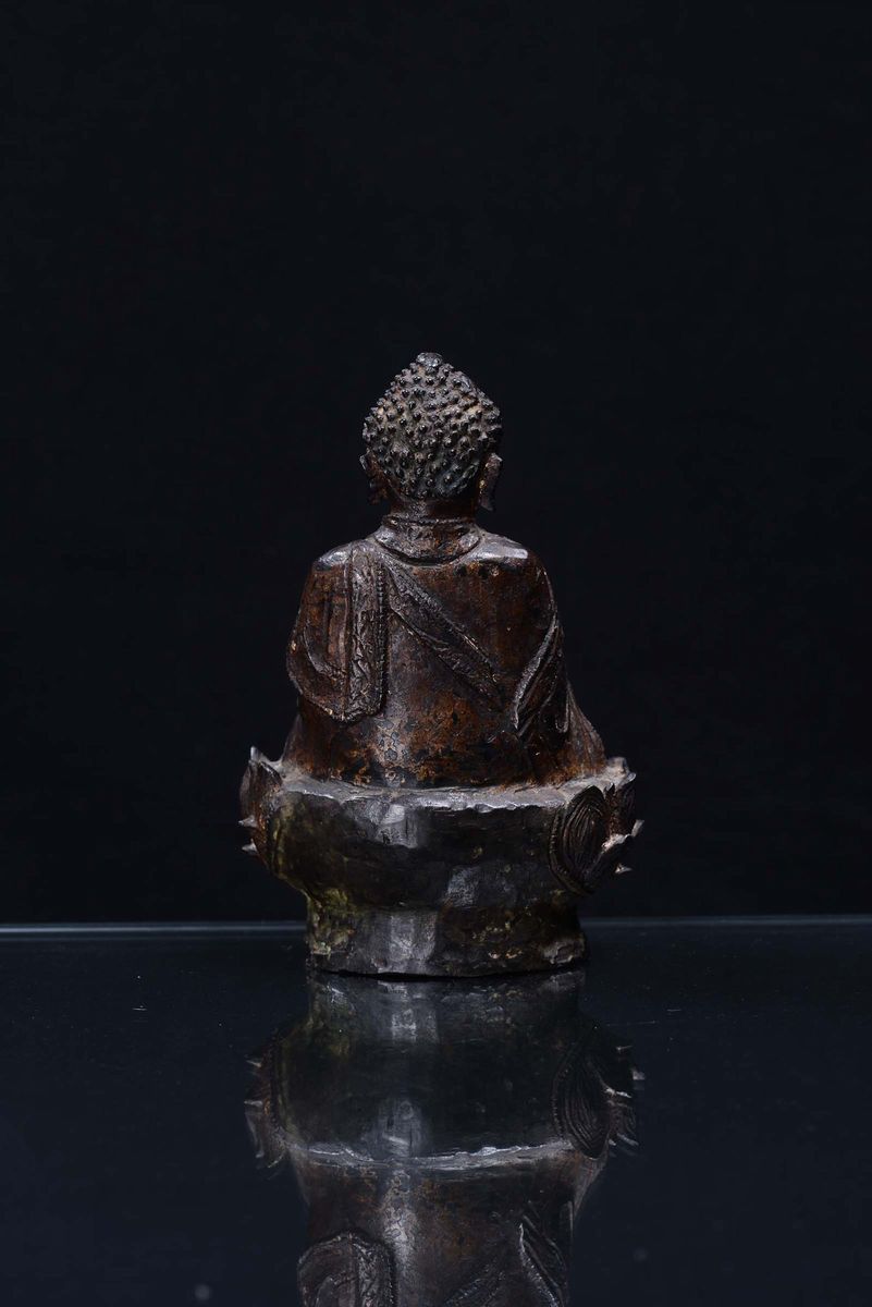 Buddha in Bronzo Seduto su Fiore di Loto, Cina, Dinastia Ming, XVII Secolo