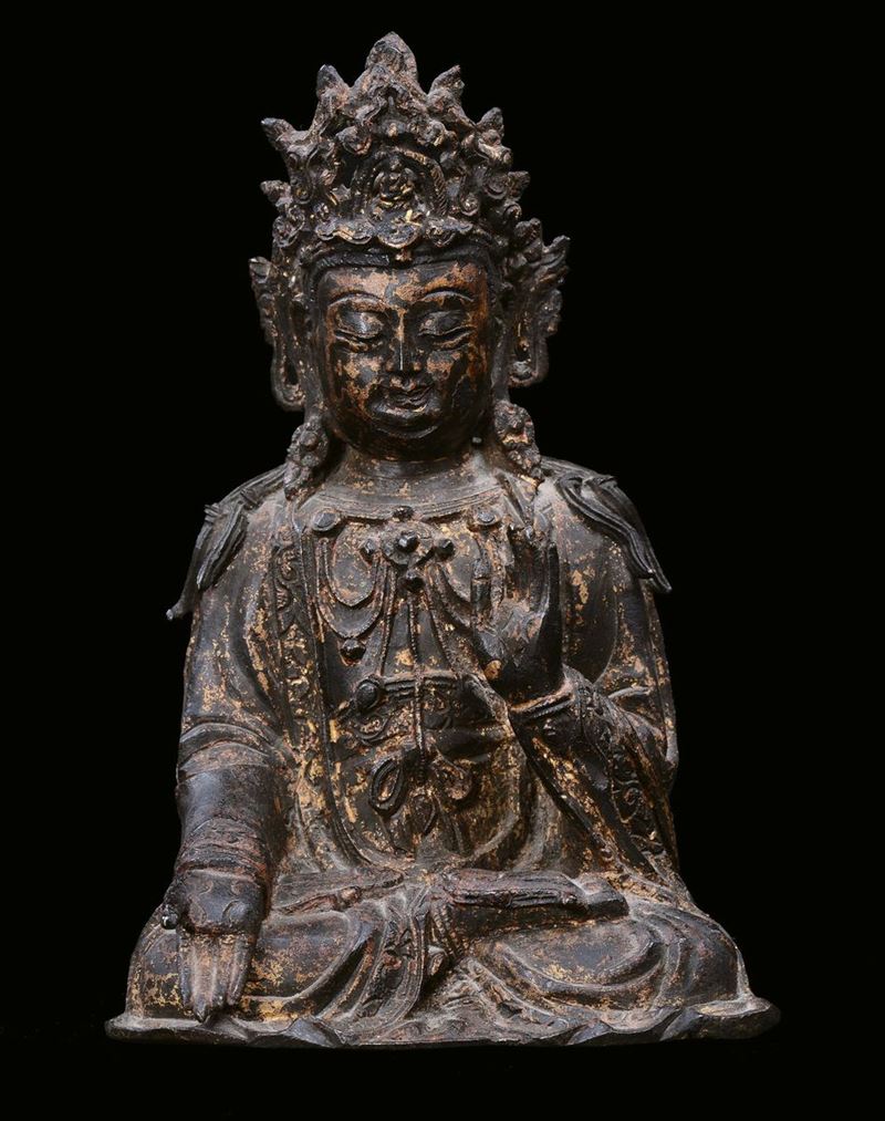 Guaynin seduta in bronzo con traccie doratura, Cina, Dinastia Ming, XVII secolo  - Asta Fine Chinese Works of Art - II - Cambi Casa d'Aste