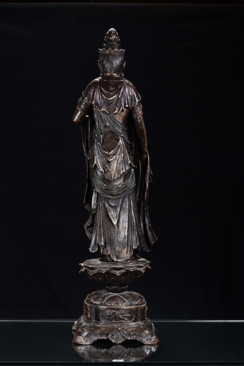 Scultura in Bronzo Laccato e Dorato Raffigurante Divinità, Cina, Dinastia Qing, Periodo Quianlong...