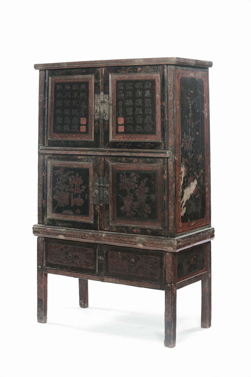 Mobile cina a 4 porte e 2 cassetti laccato, Cina XIX secolo  - Asta Chinese Works of Art - Cambi Casa d'Aste