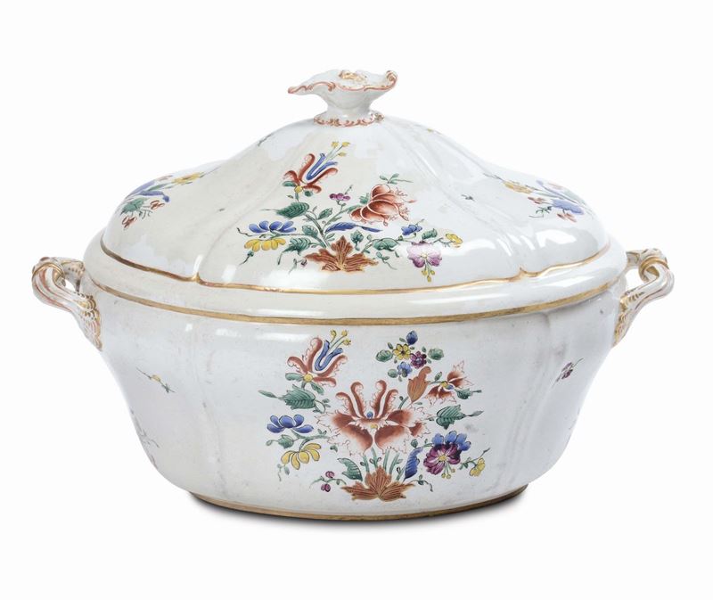 Zuppiera in porcellana con decoro policromo al garofano, XVIII secolo  - Asta Asta a Tempo 6-2014 - Cambi Casa d'Aste