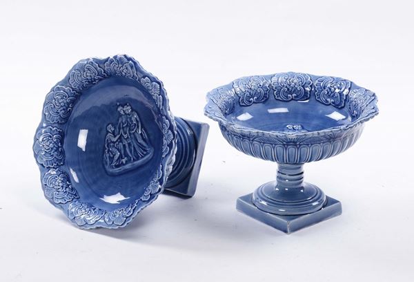 Coppia di vasi a fondo azzurro in porcellana
