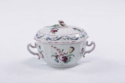 Zuppiera in Porcellana con Decoro alla Rosa, XVIII Secolo