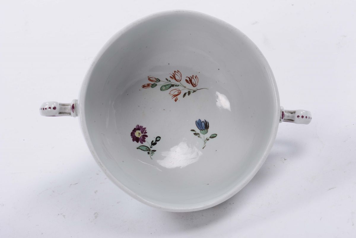 Zuppiera in Porcellana con Decoro alla Rosa, XVIII Secolo