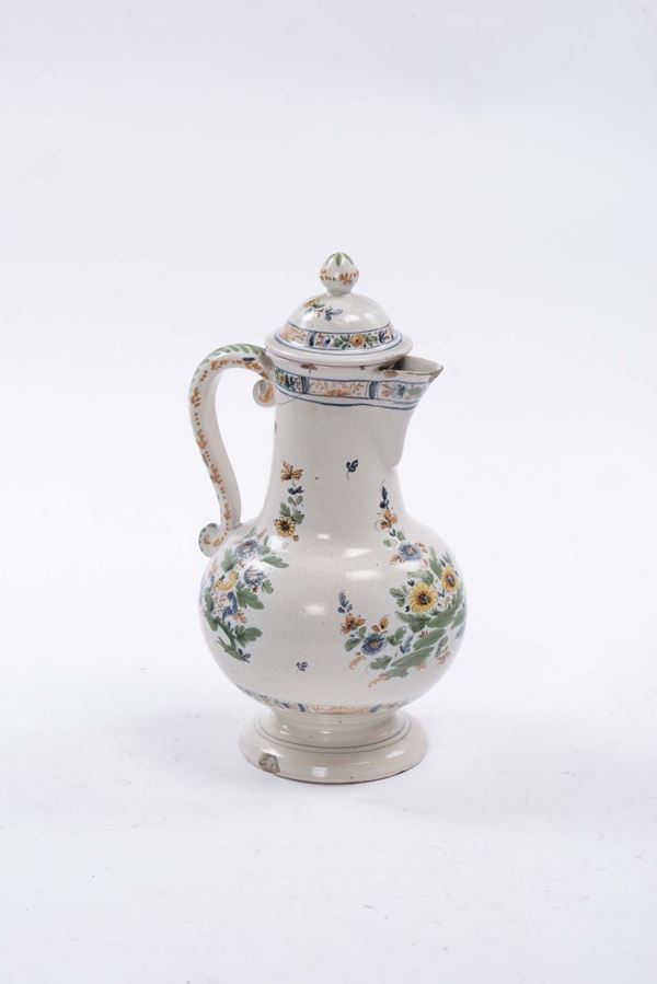 Caffettiera con decoro a tacchiolo in maiolica, XVIII secolo