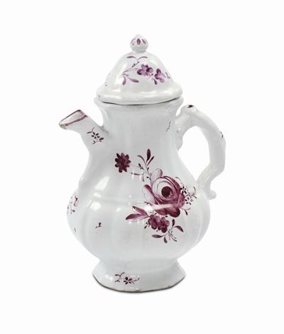 Caffettiera di Maiolica con Decoro alla Rosa in Monocromia Rossa, XVIII Secolo