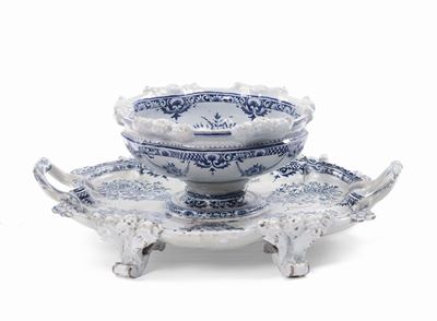 Centrotavola in Maiolica a Due Manici Foggiato a Stampo, XIX Secolo