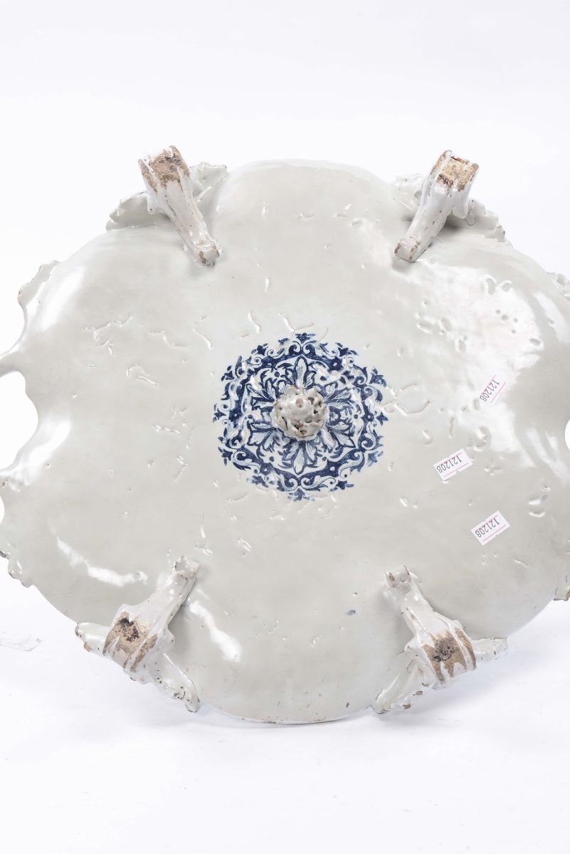 Centrotavola in Maiolica a Due Manici Foggiato a Stampo, XIX Secolo