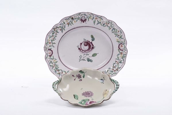 Piatto ovale e vassoietto in porcellana con decoro alla rosa, XVIII-XIX secolo