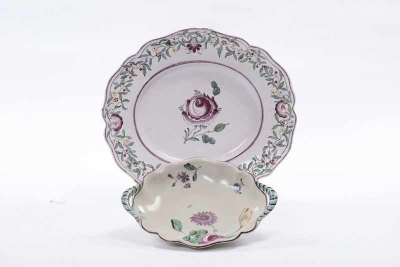 Piatto ovale e vassoietto in porcellana con decoro alla rosa, XVIII-XIX secolo  - Asta Asta a Tempo 9-2013 - Cambi Casa d'Aste