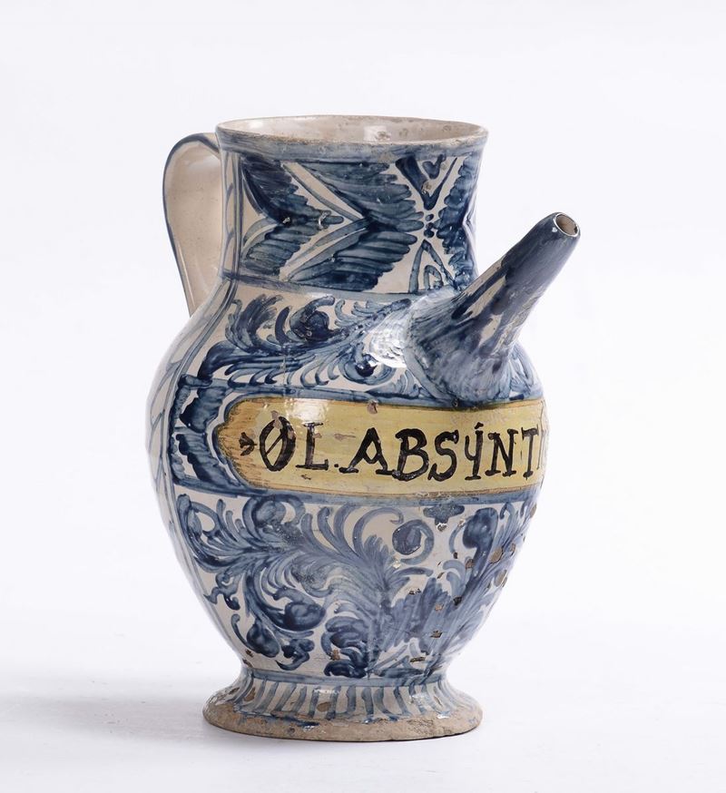 Boccale in maiolica a decoro bianco e blu, XVIII secolo  - Asta Arredi e Oggetti d'Arte da Importanti Collezioni Private - Cambi Casa d'Aste