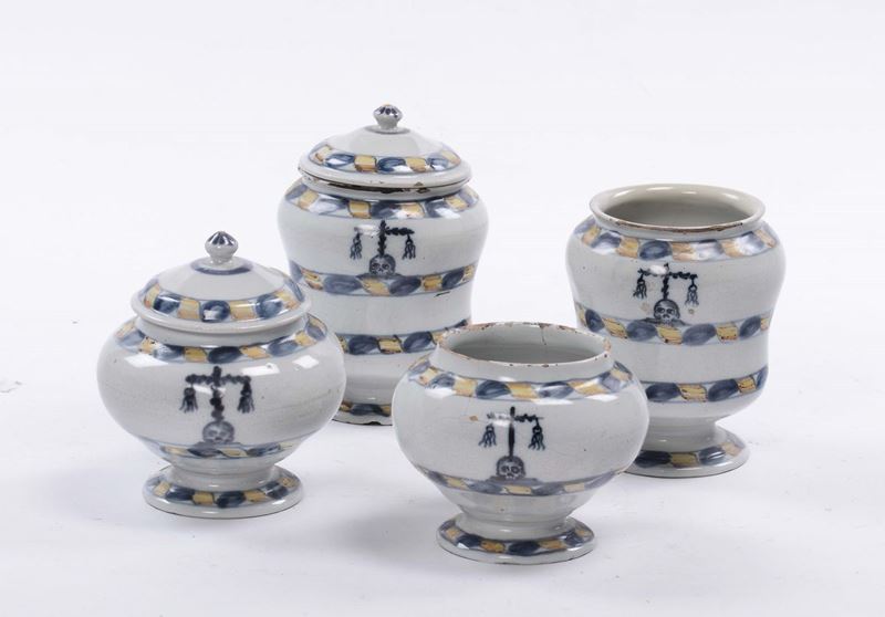 Quattro vasetti in maiolica, XVIII secolo  - Asta Arredi e Oggetti d'Arte da Importanti Collezioni Private - Cambi Casa d'Aste