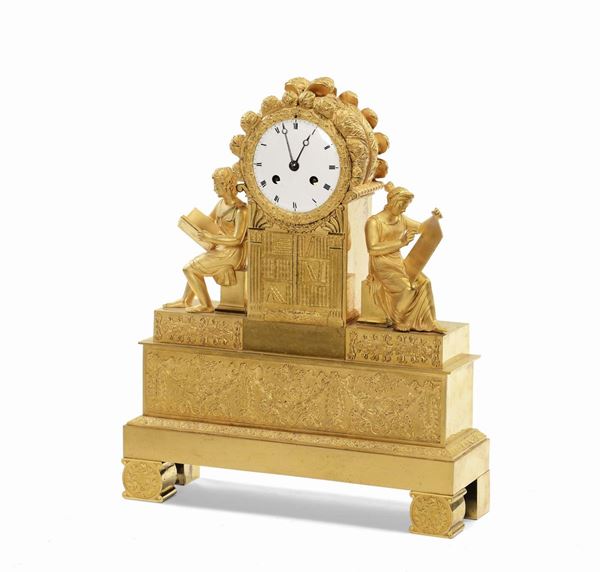 Pendola in bronzo dorato raffigurante allegoria delle arti e delle scienze, XIX secolo