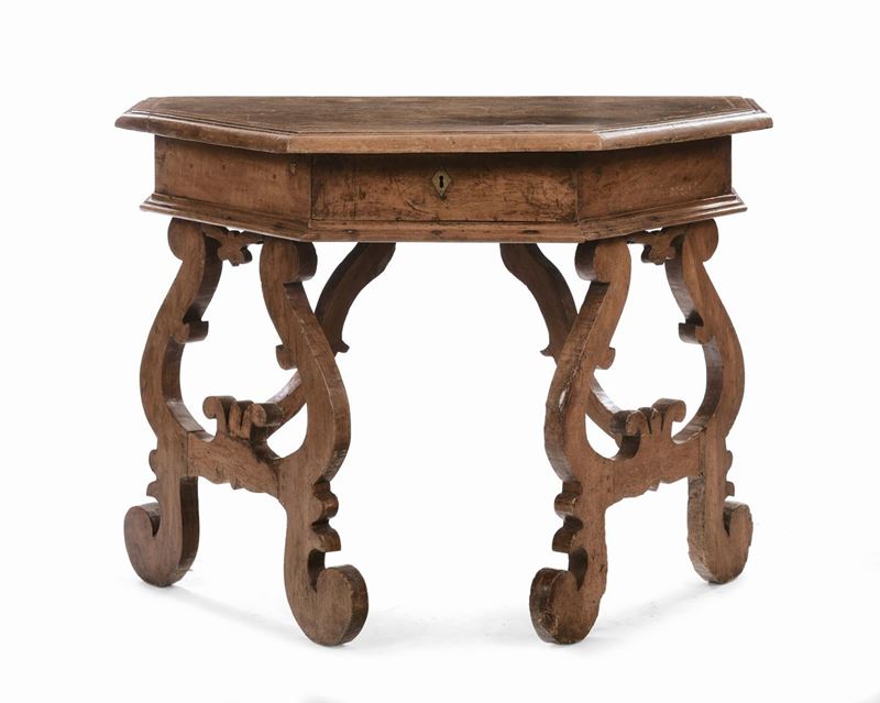Console fratina in noce esagonale, XVIII-XIX secolo  - Asta Arredi e Oggetti d'Arte da Importanti Collezioni Private - Cambi Casa d'Aste