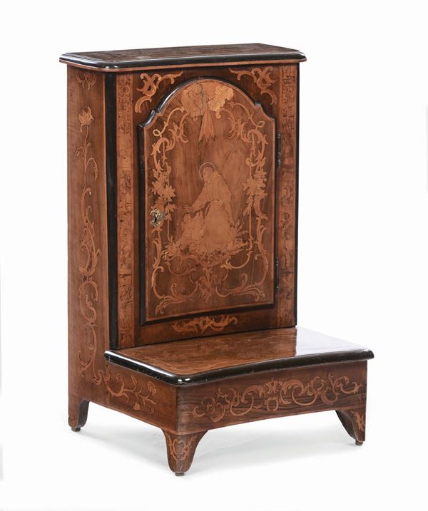 Inginocchiatoio interamente lastronato ed intarsiato, Piemonte XVIII secolo