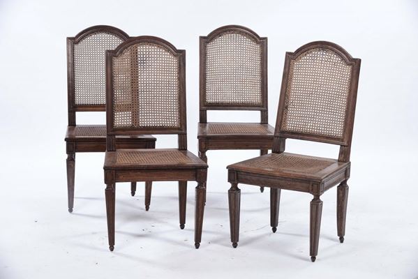 Quattro sedie in noce in stile Luigi XVI