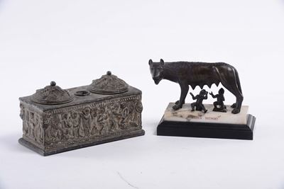 Scultura in Bronzo con Lupa e Calamaio in Bronzo